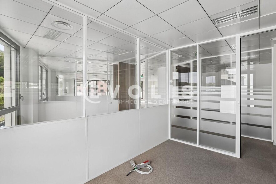Office in Lyon for lease - Interior Photo - Image 2 of 14