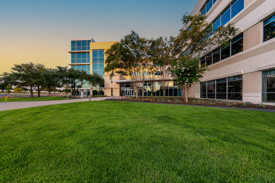 717 E Parmer Ln, Austin, TX à louer - Photo du b timent - Image 1 de 14