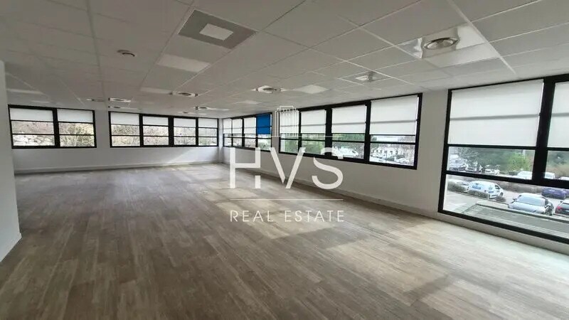 Office in Aix-en-Provence for lease Interior Photo- Image 1 of 11