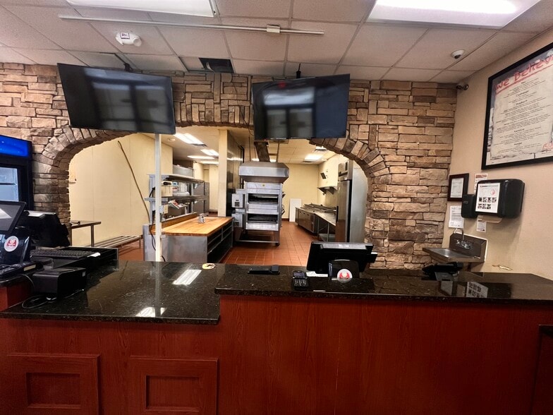 920 Loveland-Madeira Rd, Loveland, OH for lease - Interior Photo - Image 3 of 12