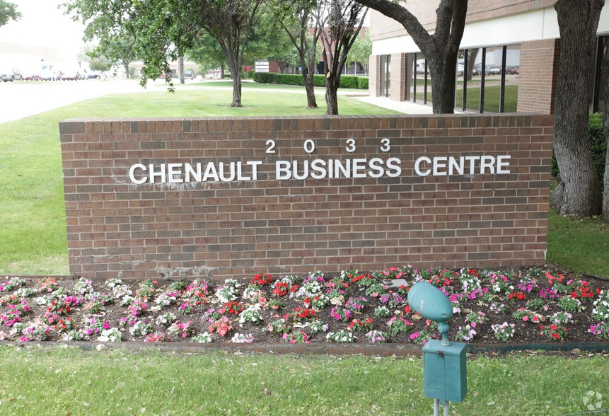 2033 Chenault Dr, Carrollton, TX for lease - Building Photo - Image 3 of 10