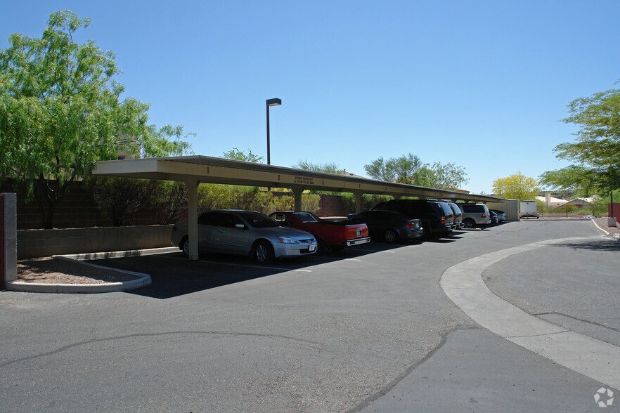 5215 Sabino Canyon Rd, Tucson, AZ à louer - Photo du bâtiment - Image 3 de 6