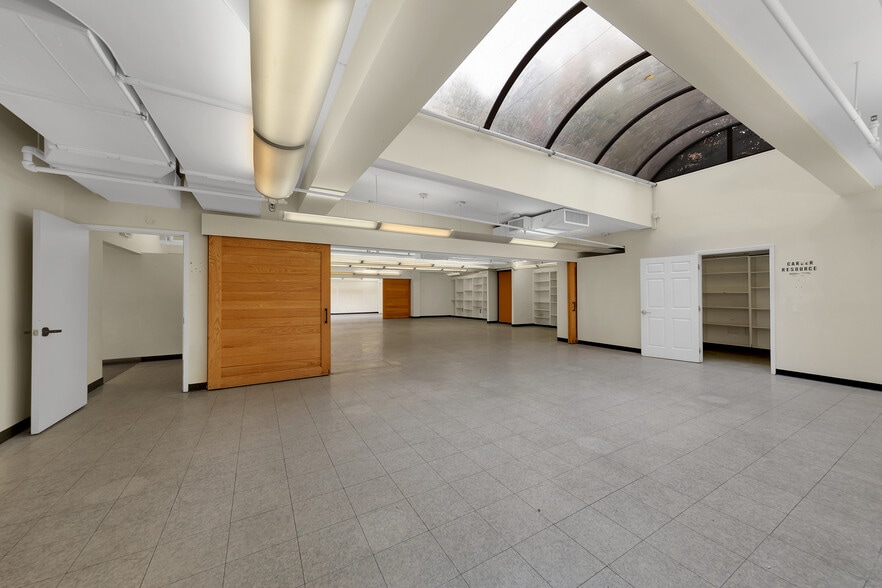 242-244 E Second St, New York, NY for lease - Interior Photo - Image 2 of 6