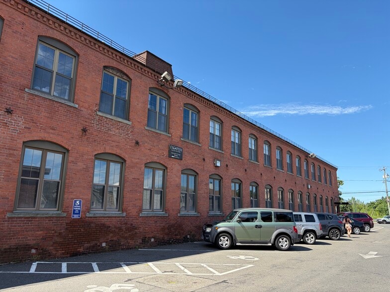 168 Center St, Southington, CT for lease - Building Photo - Image 3 of 16