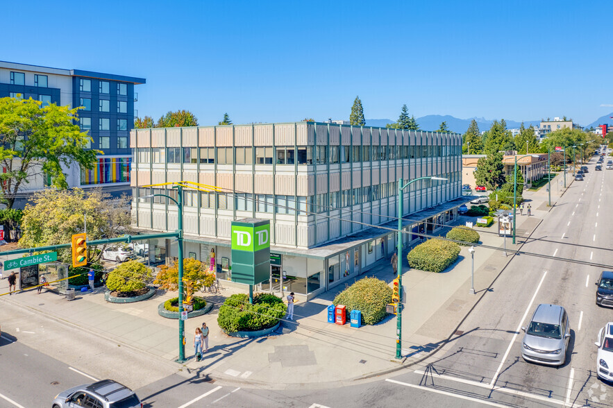 5655 Cambie St, Vancouver, BC à vendre - Photo du bâtiment - Image 1 de 8