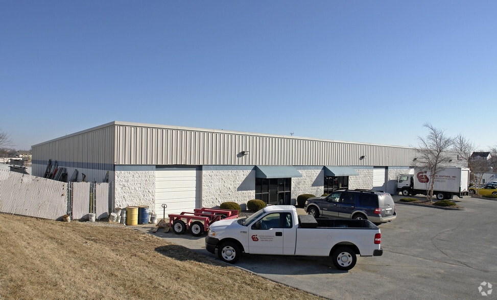 1831-1835 Scherer Pky, Saint Charles, MO for lease - Building Photo - Image 3 of 5