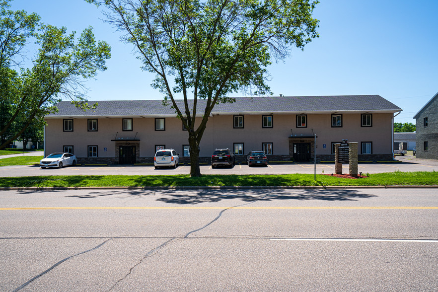 70-80 County Road C W, Little Canada, MN à vendre - Photo du bâtiment - Image 1 de 1