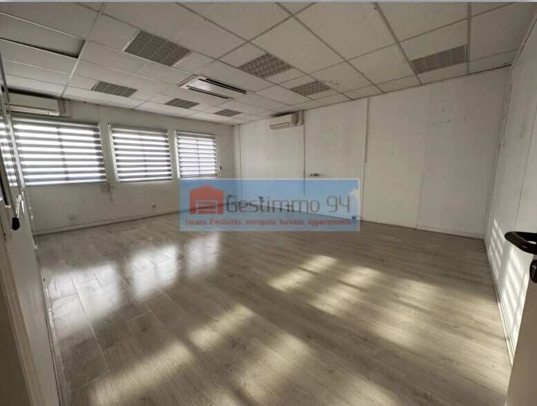 Office in Neuilly-sur-Marne for lease - Interior Photo - Image 3 of 24