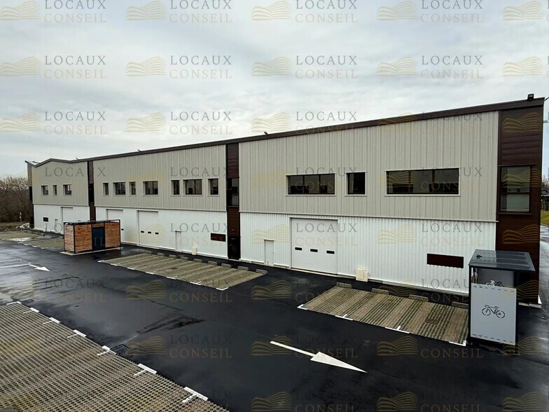 Flex dans Osny à louer - Photo du bâtiment - Image 2 de 3