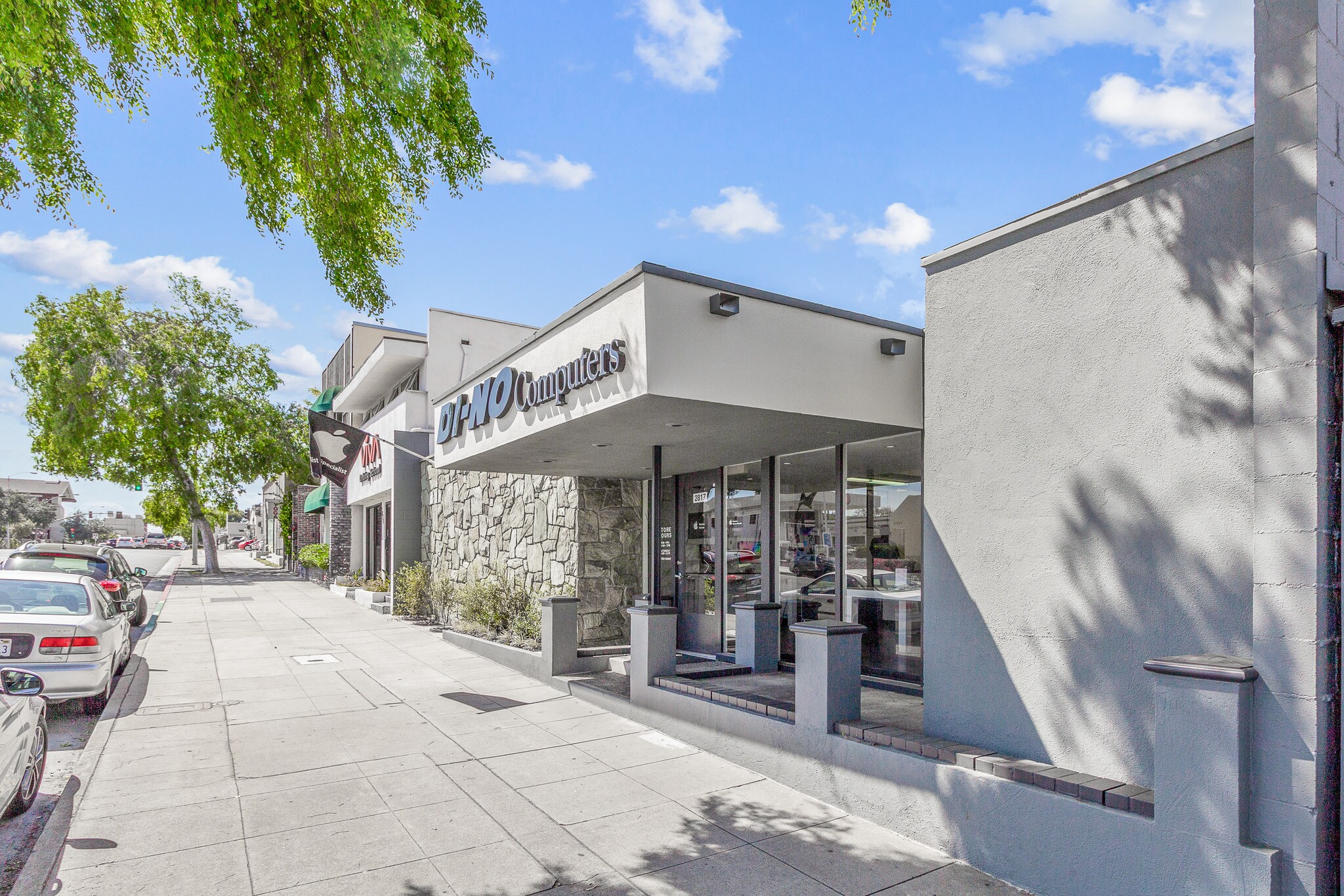 2835 E Foothill Blvd, Pasadena, CA à vendre Photo du bâtiment- Image 1 de 13
