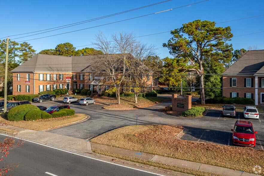 2623 Sandy Plains Rd, Marietta, GA à louer - Photo du bâtiment - Image 2 de 9