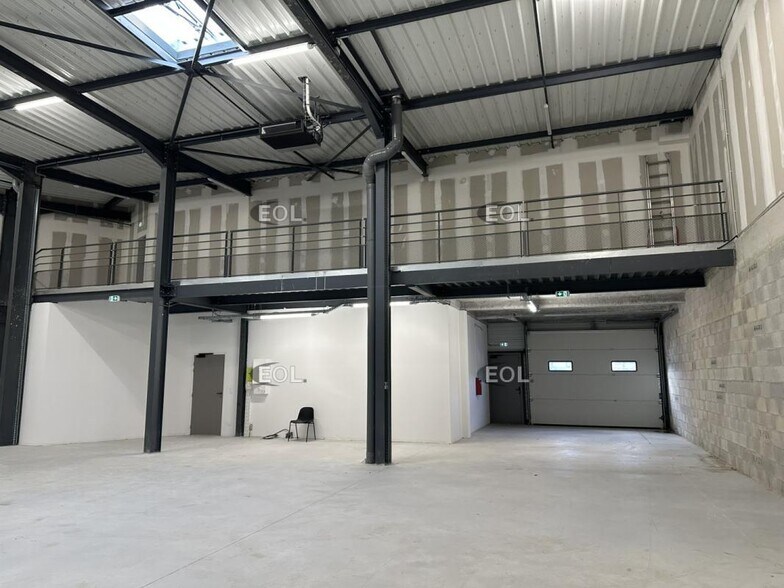 Flex dans Aubagne à louer - Photo du bâtiment - Image 2 de 12