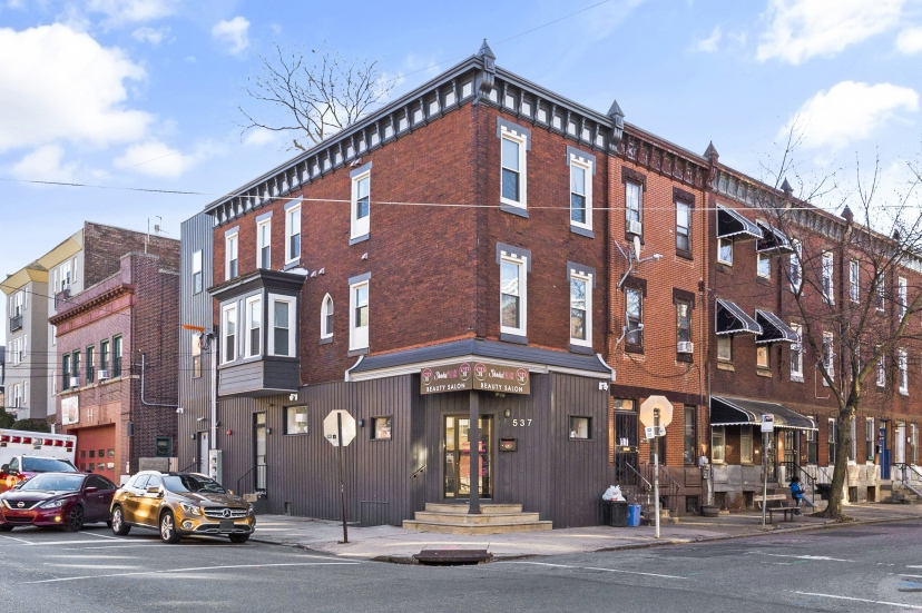 537 N 35th St, Philadelphia, PA for lease - Building Photo - Image 1 of 3