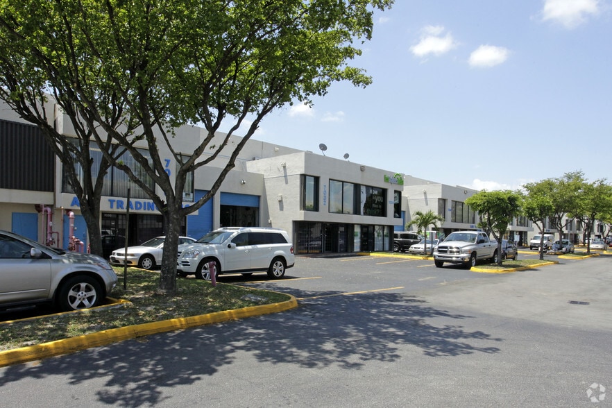 7030-7038 NW 50th St, Miami, FL for lease - Building Photo - Image 3 of 11
