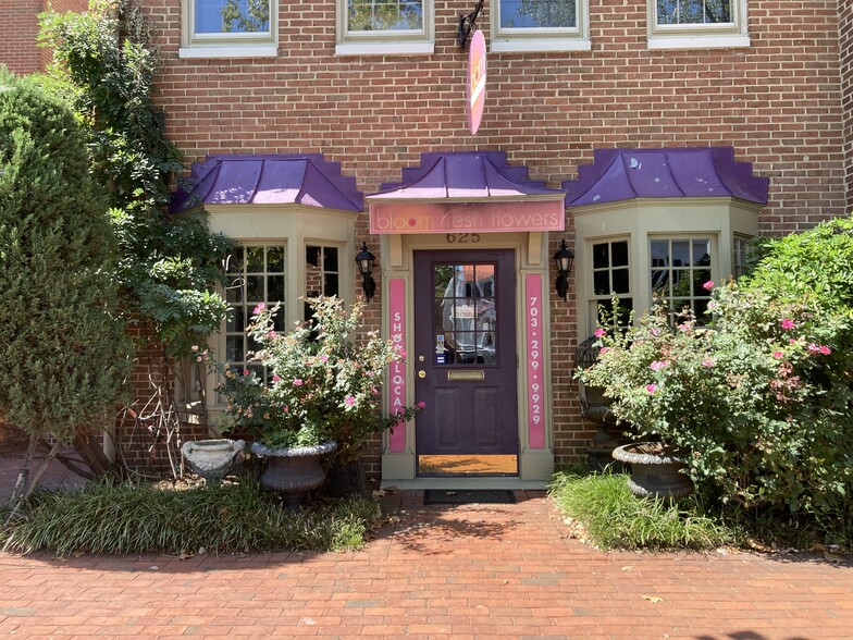 621-625 S Washington St, Alexandria, VA for sale - Building Photo - Image 1 of 5