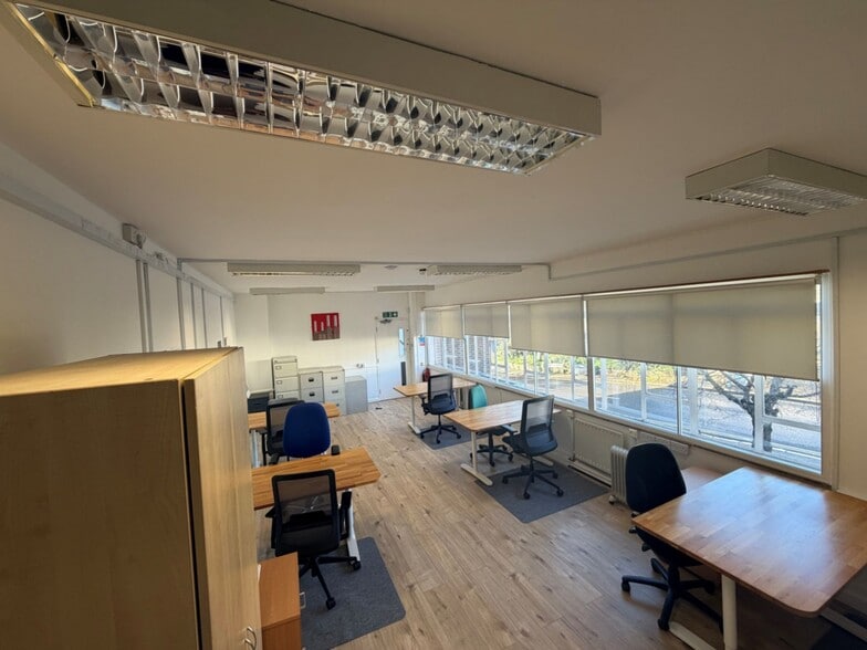 181 Mortimer Rd, London for lease - Interior Photo - Image 2 of 2