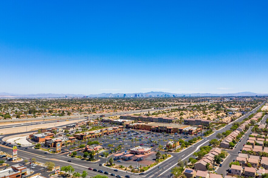7131-7171 W Craig Rd, Las Vegas, NV à louer - Photo du bâtiment - Image 2 de 6