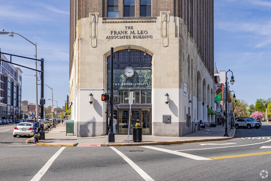 2 Broad St, Bloomfield, NJ à louer - Photo du bâtiment - Image 3 de 4