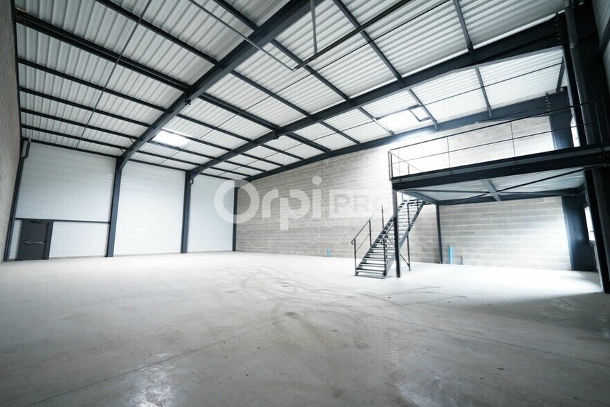 Allée Des Cedres, Saint-Vulbas for lease - Interior Photo - Image 3 of 12