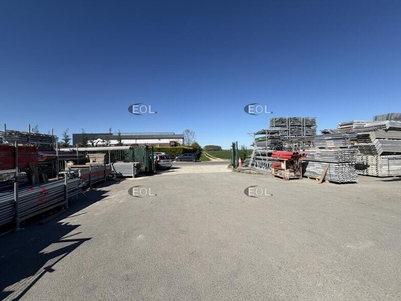 Local d'activités dans Varennes-Jarcy à vendre - Photo de construction - Image 1 de 5