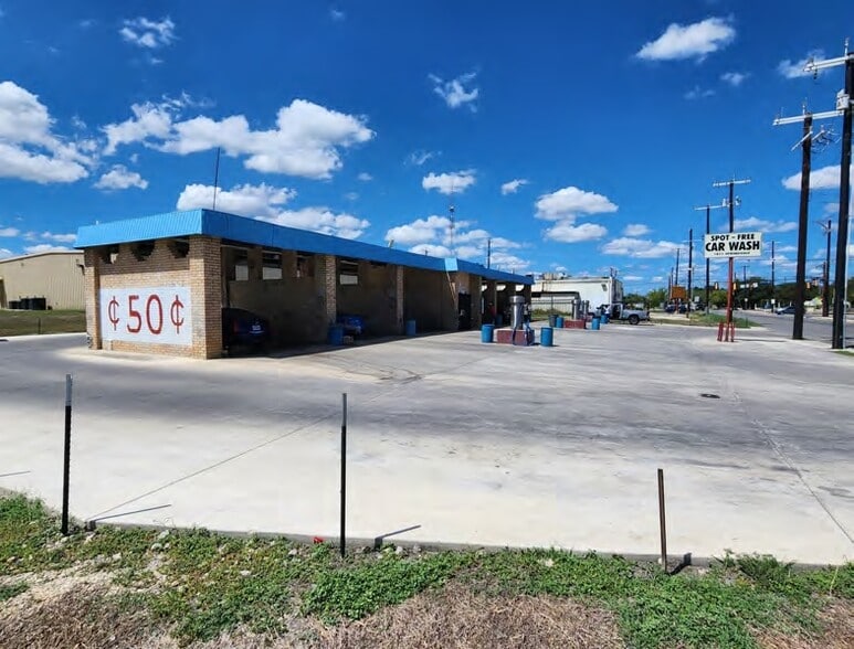 2 Car Wash Portfolio portfolio of 2 properties for sale on LoopNet.ca - Primary Photo - Image 2 of 2