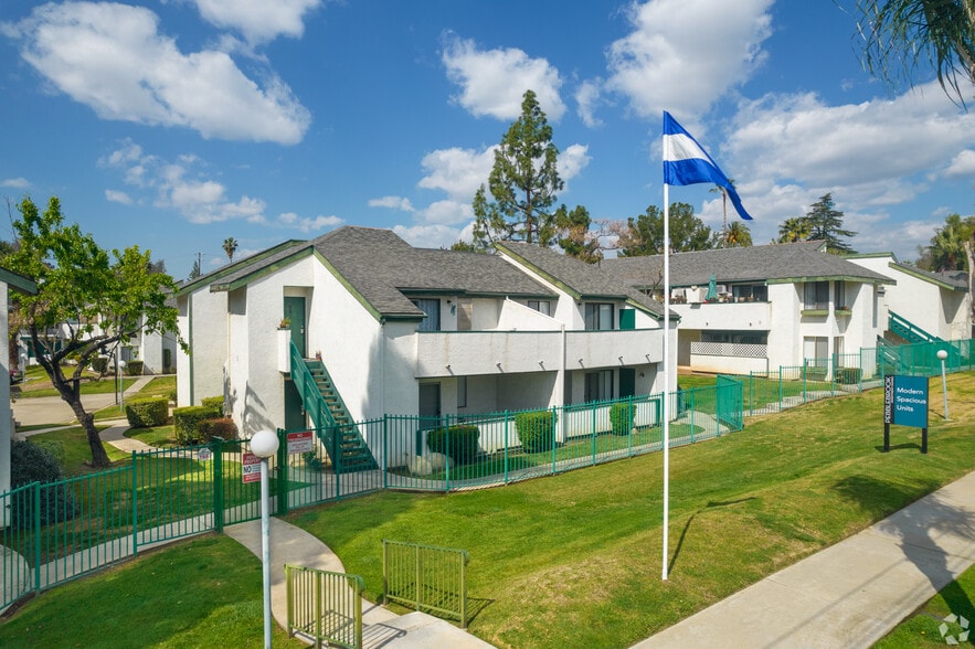 621 Church St, Redlands, CA à vendre - Photo du bâtiment - Image 3 de 5