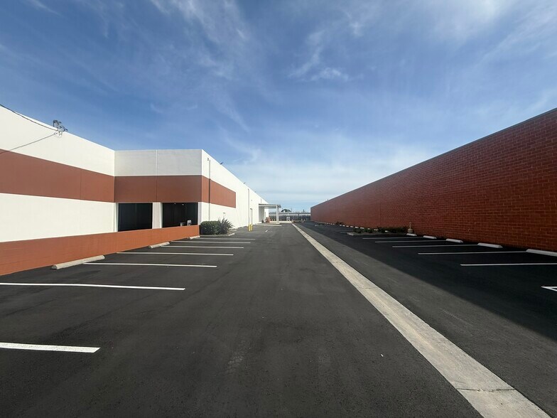 3040 E Maria St, Rancho Dominguez, CA à louer - Photo du bâtiment - Image 3 de 10