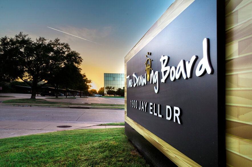 1900 Jay Ell Dr, Richardson, TX for lease - Building Photo - Image 3 of 13