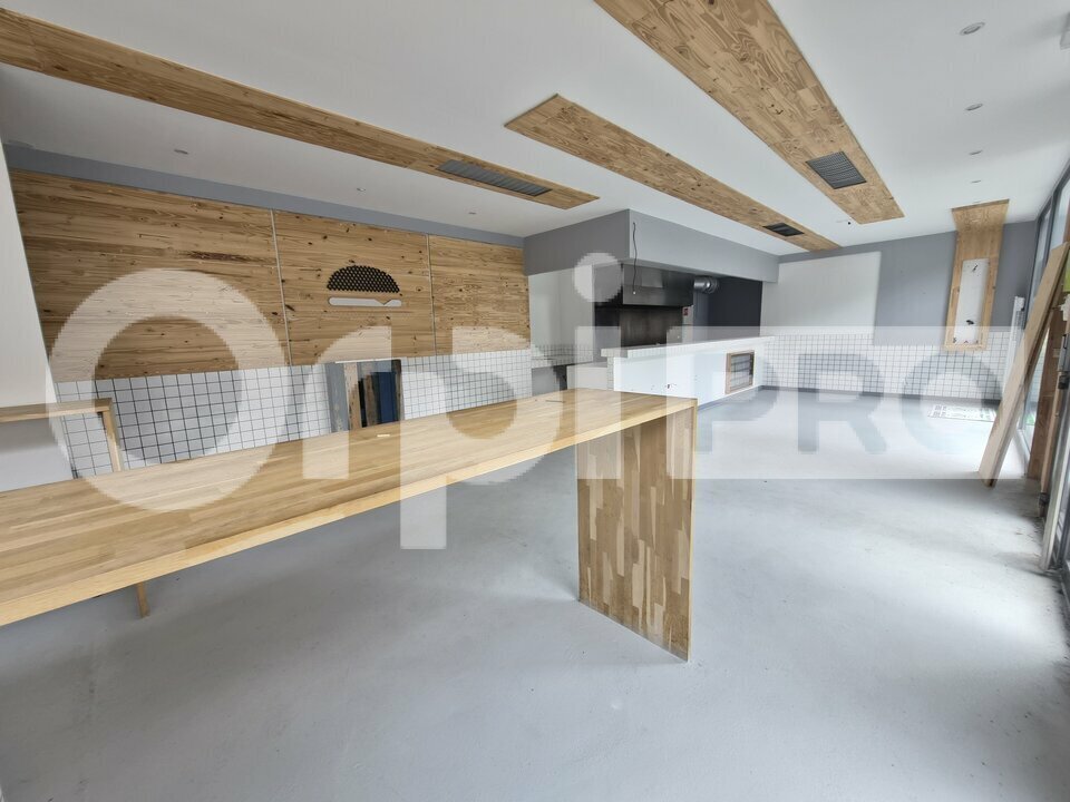 Retail in Reims for lease Interior Photo- Image 1 of 7