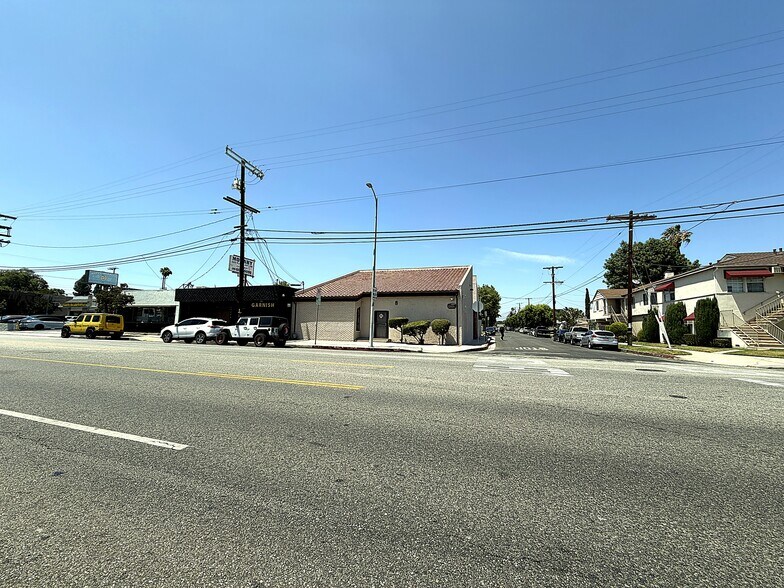 12431 Oxnard St, North Hollywood, CA à louer - Photo du bâtiment - Image 1 de 5
