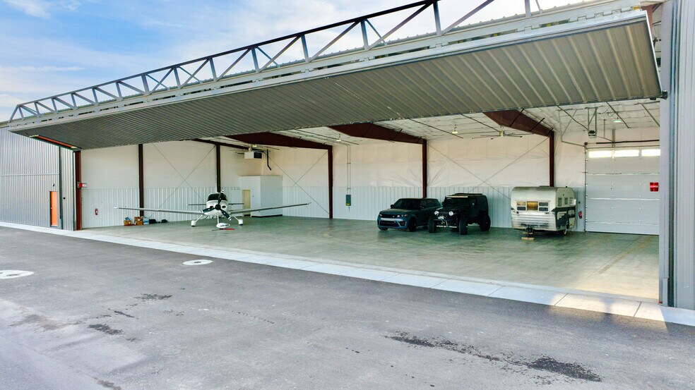 5510-5515 Aviation Way, Caldwell, ID à vendre - Photo du bâtiment - Image 1 de 11