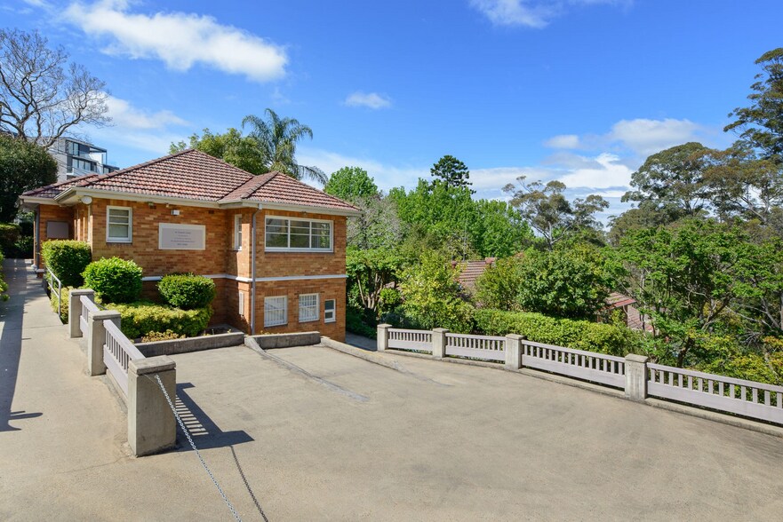 3 Livingstone Ave, Pymble à louer - Photo du bâtiment - Image 2 de 3