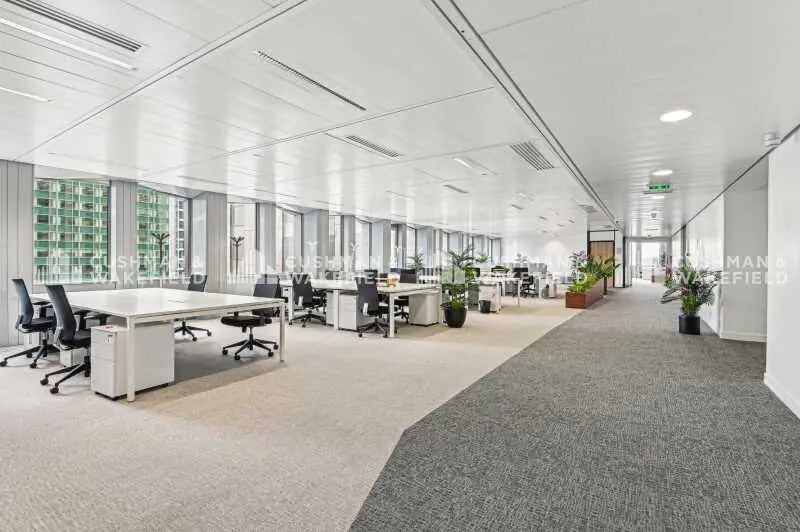 33 Place Des Corolles, Courbevoie for lease - Interior Photo - Image 3 of 13