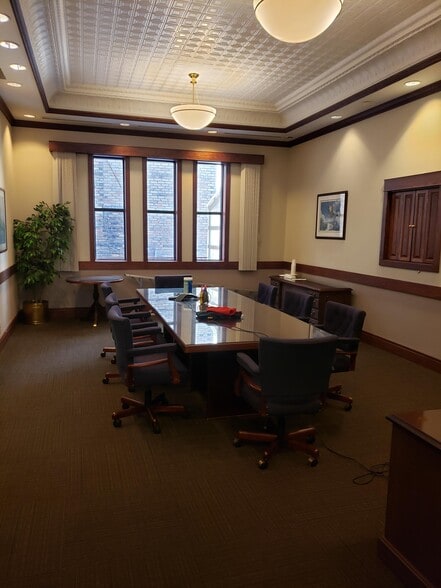 101 E Broadway, Little Falls, MN à vendre - Photo intérieure - Image 1 de 2