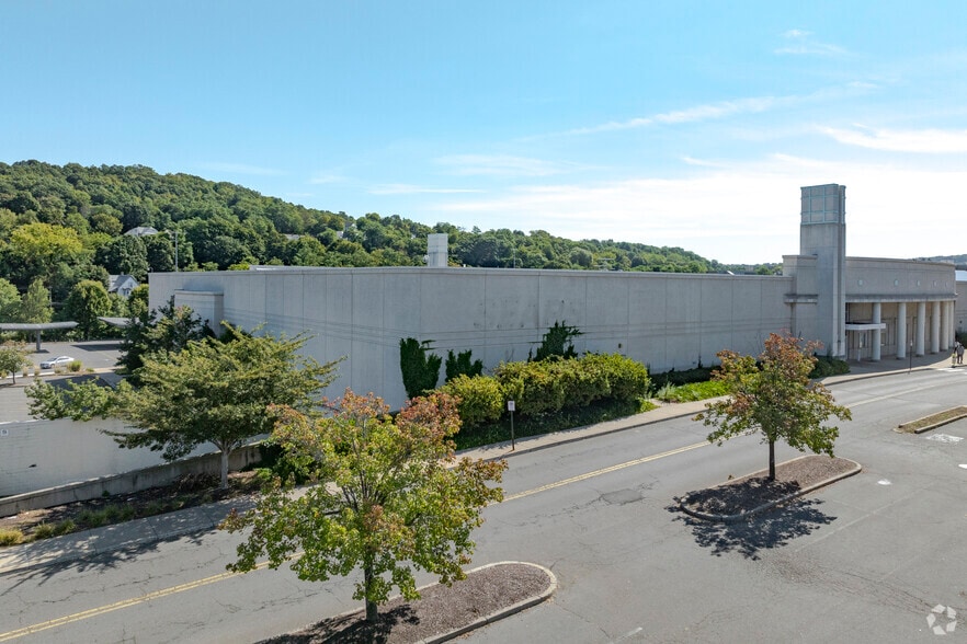 425 Union St, Waterbury, CT for lease - Building Photo - Image 2 of 4