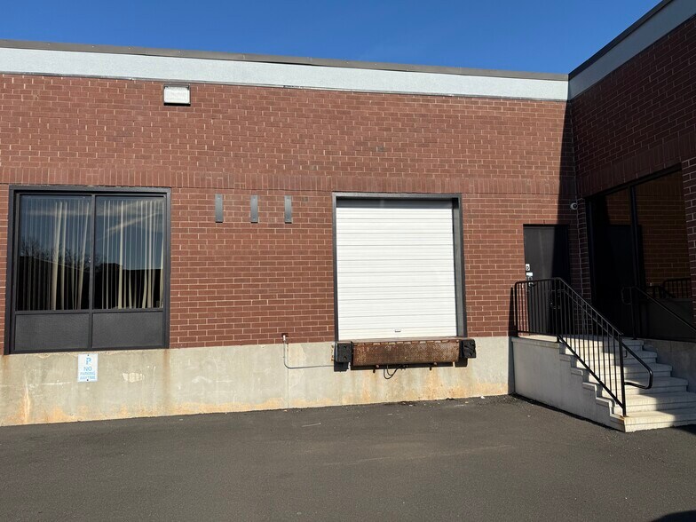 10 Fairfield Blvd, Wallingford, CT à louer - Photo du bâtiment - Image 3 de 7