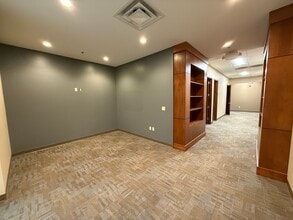 5015 NW Canal St, Riverside, MO for lease Interior Photo- Image 1 of 7