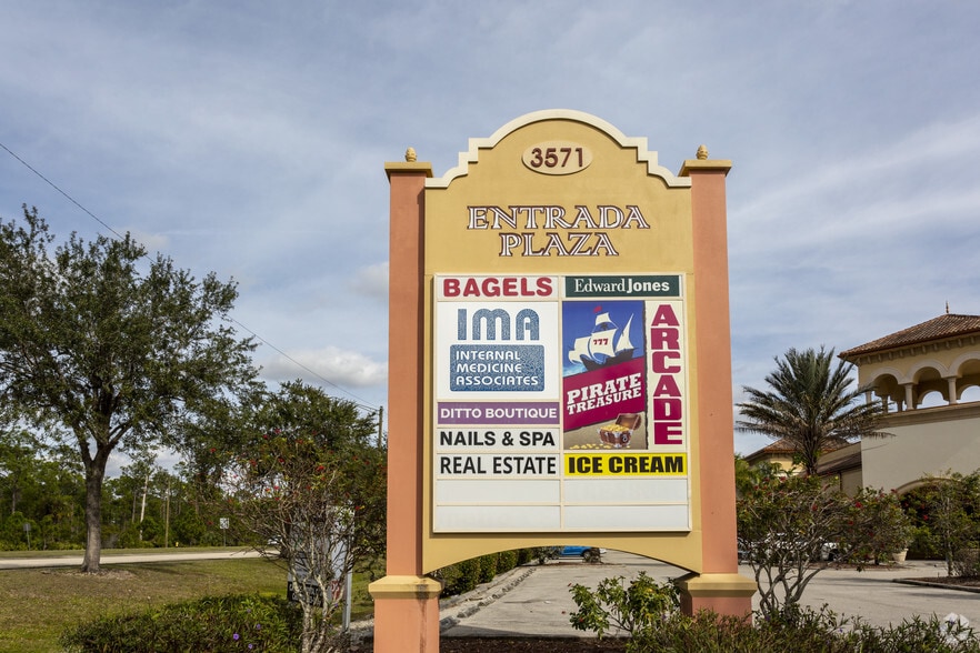 3571 Del Prado Blvd, Cape Coral, FL à louer - Photo du bâtiment - Image 2 de 4