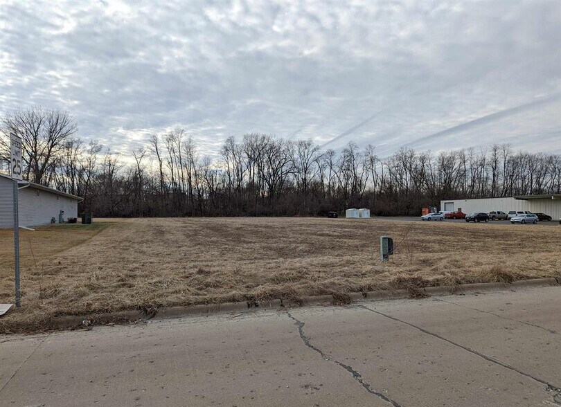 911 Bosch Rd, Peoria, IL à vendre - Photo du bâtiment - Image 2 de 6