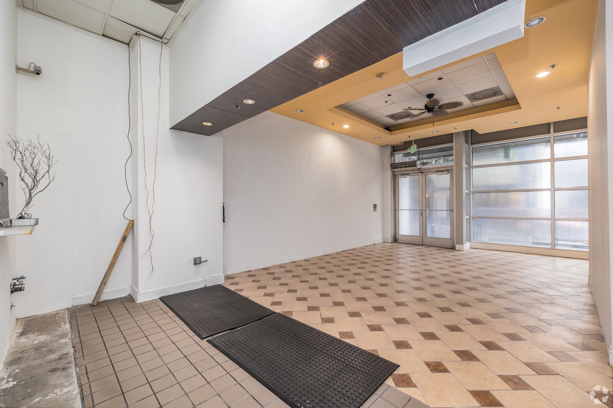 630 W 6th St, Los Angeles, CA for lease Interior Photo- Image 1 of 10