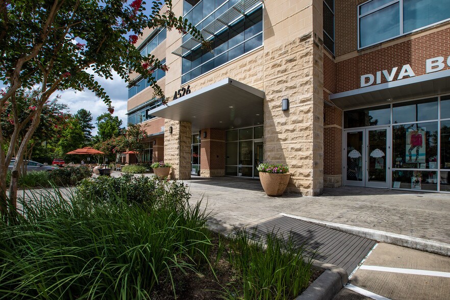 4526 Research Forest Dr, The Woodlands, TX à louer - Photo du bâtiment - Image 2 de 20