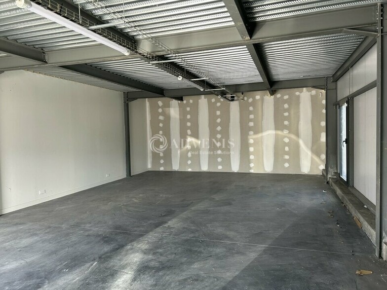 Office/Retail in Saint-Avertin for lease - Interior Photo - Image 3 of 12