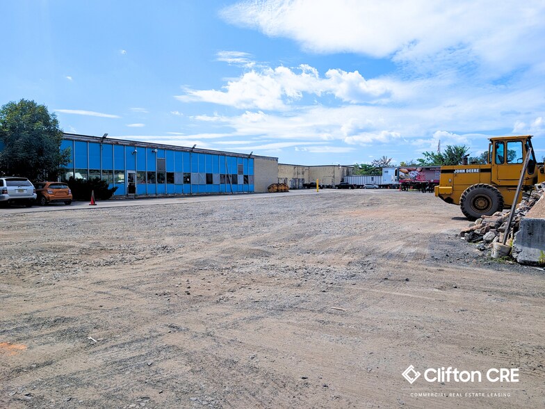 750 Bloomfield Ave, Clifton, NJ à louer - Photo du bâtiment - Image 3 de 17