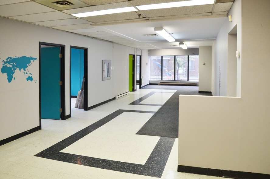 1951 Boul De Maisonneuve E, Montréal, QC for lease - Interior Photo - Image 2 of 39