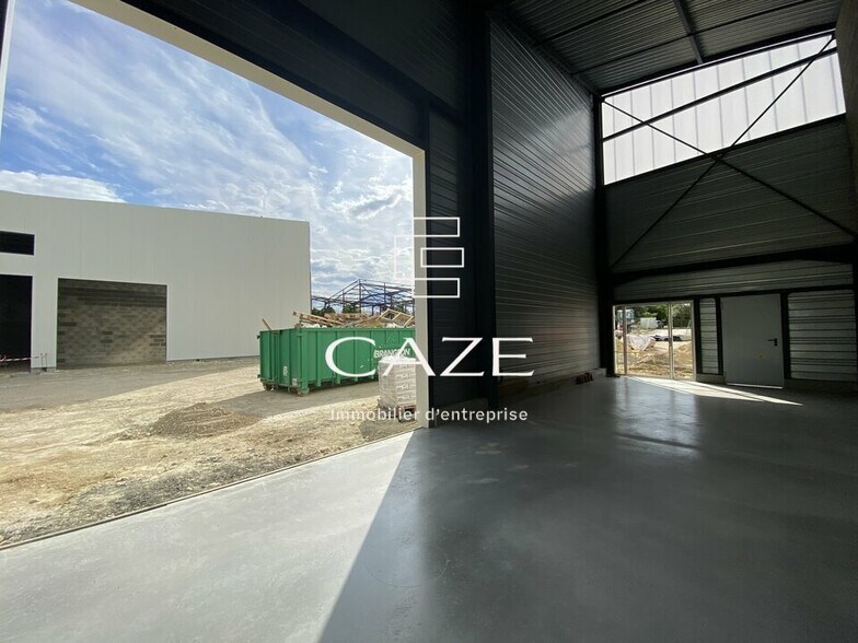 Flex in Carbon-Blanc for sale - Building Photo - Image 2 of 3