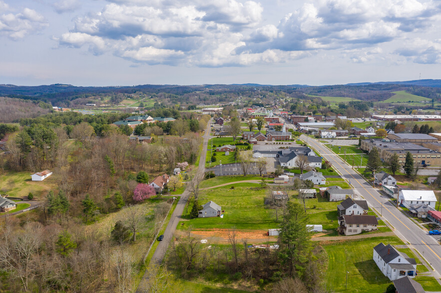 842 Pine St, Hillsville, VA à vendre - Photo principale - Image 1 de 1