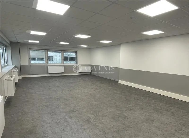 Office in Tremblay-en-France for lease - Interior Photo - Image 2 of 5