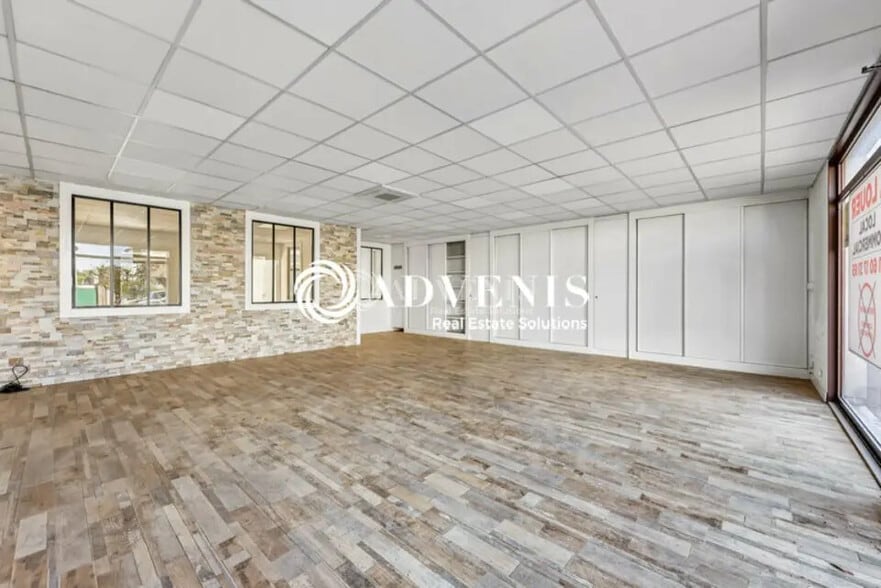 Commerce de détail dans Torcy à louer - Photo intérieure - Image 1 de 6