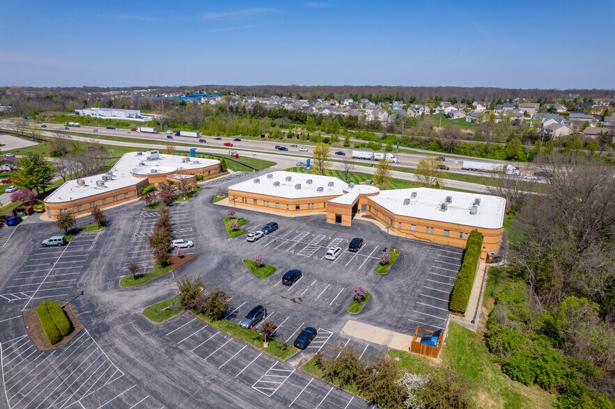 100 Brevco Plz, Lake Saint Louis, MO à louer - Photo du bâtiment - Image 2 de 18