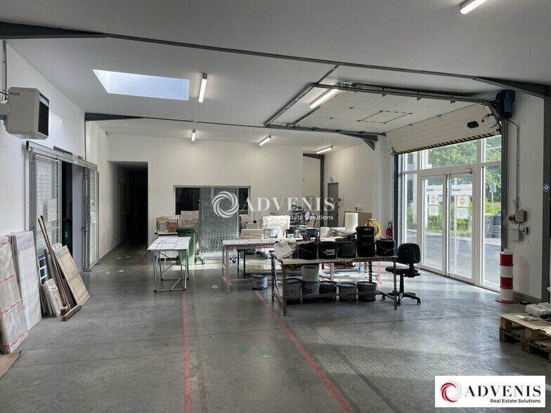 Bureau dans Canéjan à louer - Photo du bâtiment - Image 2 de 12